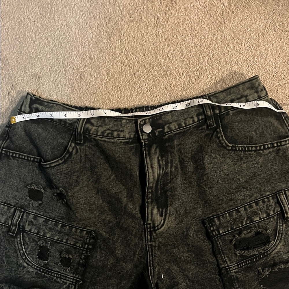 ✨ Trendy Washed Black High-Rise Distressed Cargo Shorts ✨ - Picture 2 of 10